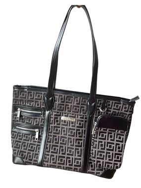 Fiorelli like new black geometric design shoulder bag